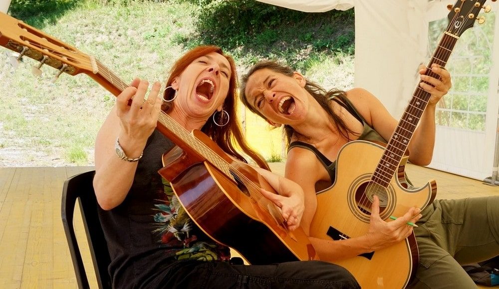 rires, chants et guitares au village des passions fais tes vacances rires, chants et guitares au village des passions