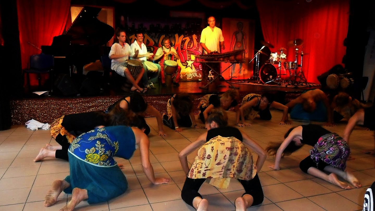 Photos_Stages/stage-cabaret-spectacles-rythme-danse-africaine-fais-tes-vacances