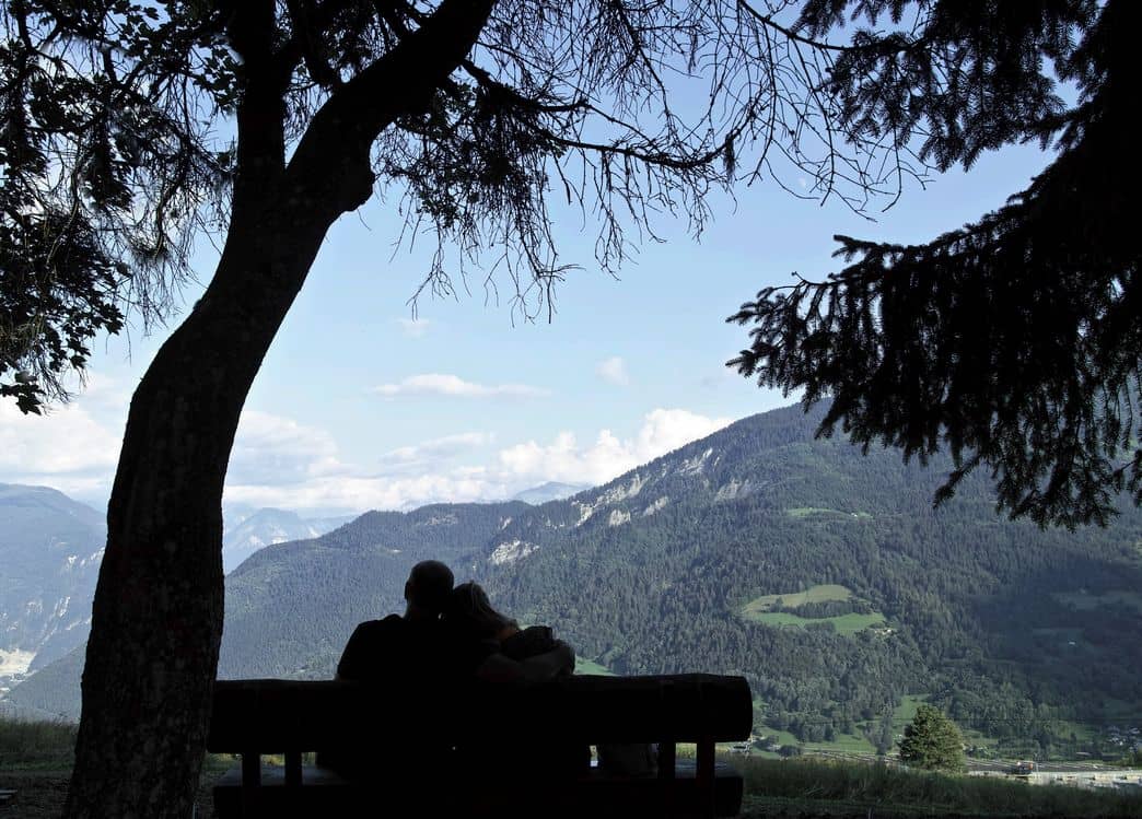 couple-rencontre-célibataires au village de vacances Faistesvacances