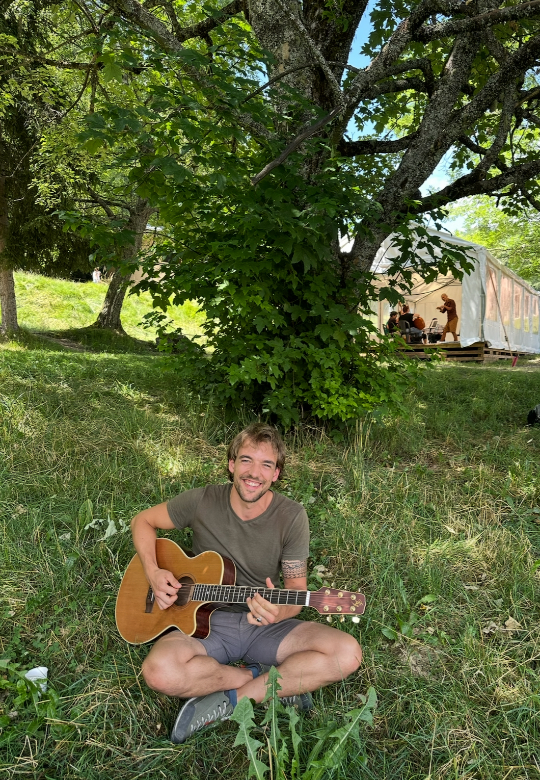 Chill Louis & sa guitare