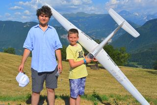 stage aeromodelisme au village club des 300 stages, vacances à Valmorel dans les Alpes de Savoie. l'aeromodelisme en vacances à la montagne !