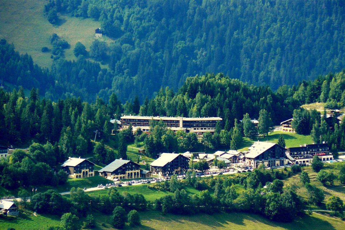 Village de Doucy Combelouvière dans les Alpes de Haute Savoie