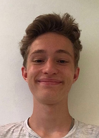 Edison Bryant-Soames, Vacances en famille, Langues