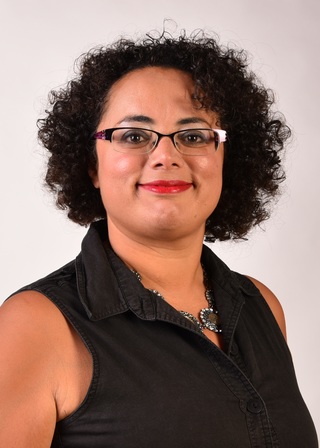 Aicha Djellel, Vacances en famille, Cours batterie-percussions