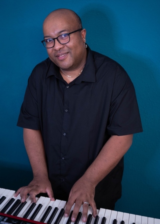 Ian Razanamahefa, Vacances en famille, Cours saxo-trompette-flûte