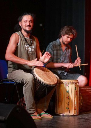 Cours de Djembé débutants, Vacances en famille, Cours batterie-percussions