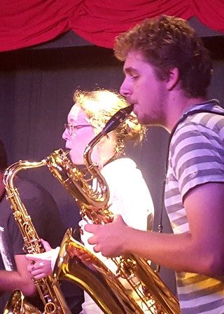 La Fanfare suit son cours, Vacances en famille, Musique-créativité