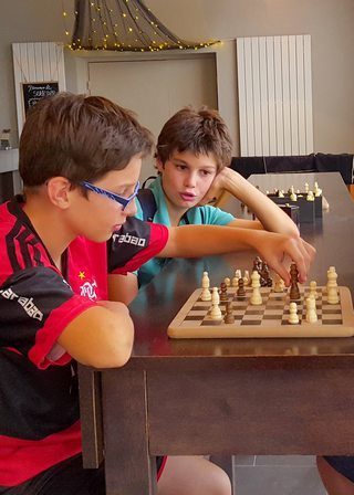 Le Tour du Monde en 80 Jeux, Vacances en famille, Langues